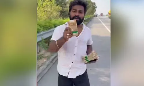 பரபரப்பான சாலையில் பணக்கட்டுகளை வீசி வீடியோ எடுத்த யூடியூபர் கைது