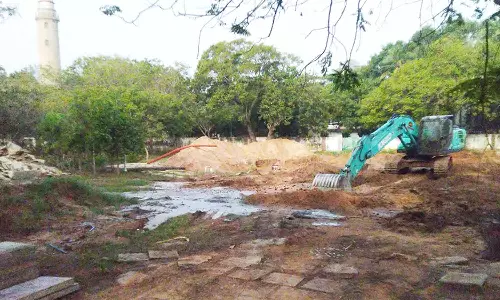 மரகத பூங்காவில் ஒளிரும் தோட்டம் பணி திடீர் நிறுத்தம்