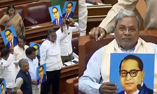 அமித் ஷா பேச்சை கண்டித்து கர்நாடக சட்டமன்றத்தில் காங்கிரஸ் எம்.எல்.ஏ.க்கள் போராட்டம்