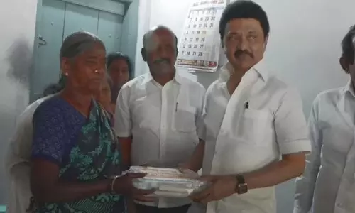 2-வது கோடி பயனாளிக்கு முதலமைச்சர் மு.க.ஸ்டாலின் மருந்து பெட்டகம் வழங்கினார்