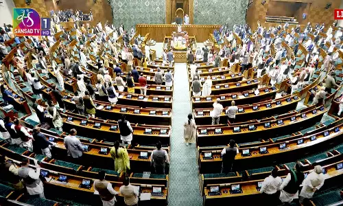 தொடர் அமளியால் பாராளுமன்ற இரு அவைகளும் நாள் முழுவதும் ஒத்திவைப்பு