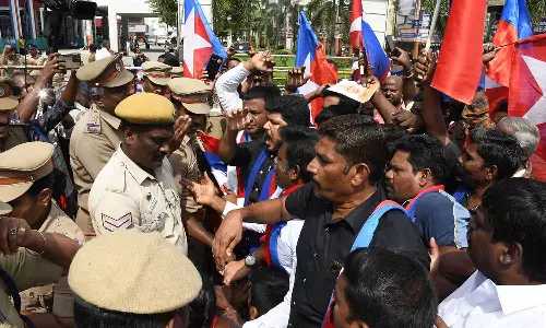 அமித் ஷாவை கண்டித்து சேலத்தில் விடுதலை சிறுத்தைகள் கட்சியினர் ரெயில் மறியல் செய்ய முயற்சி