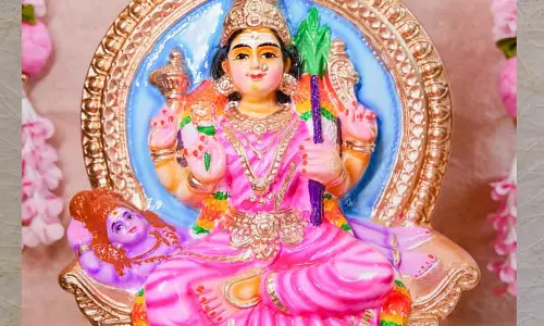 அம்பிகையின் காலில் அர்ச்சகர்கள் கண்ட அதிசயம்