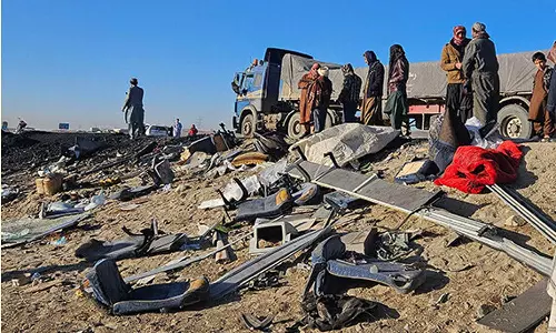 ஆப்கானிஸ்தானில் சோகம்: இரு வேறு சாலை விபத்துகளில் 52 பேர் பலி