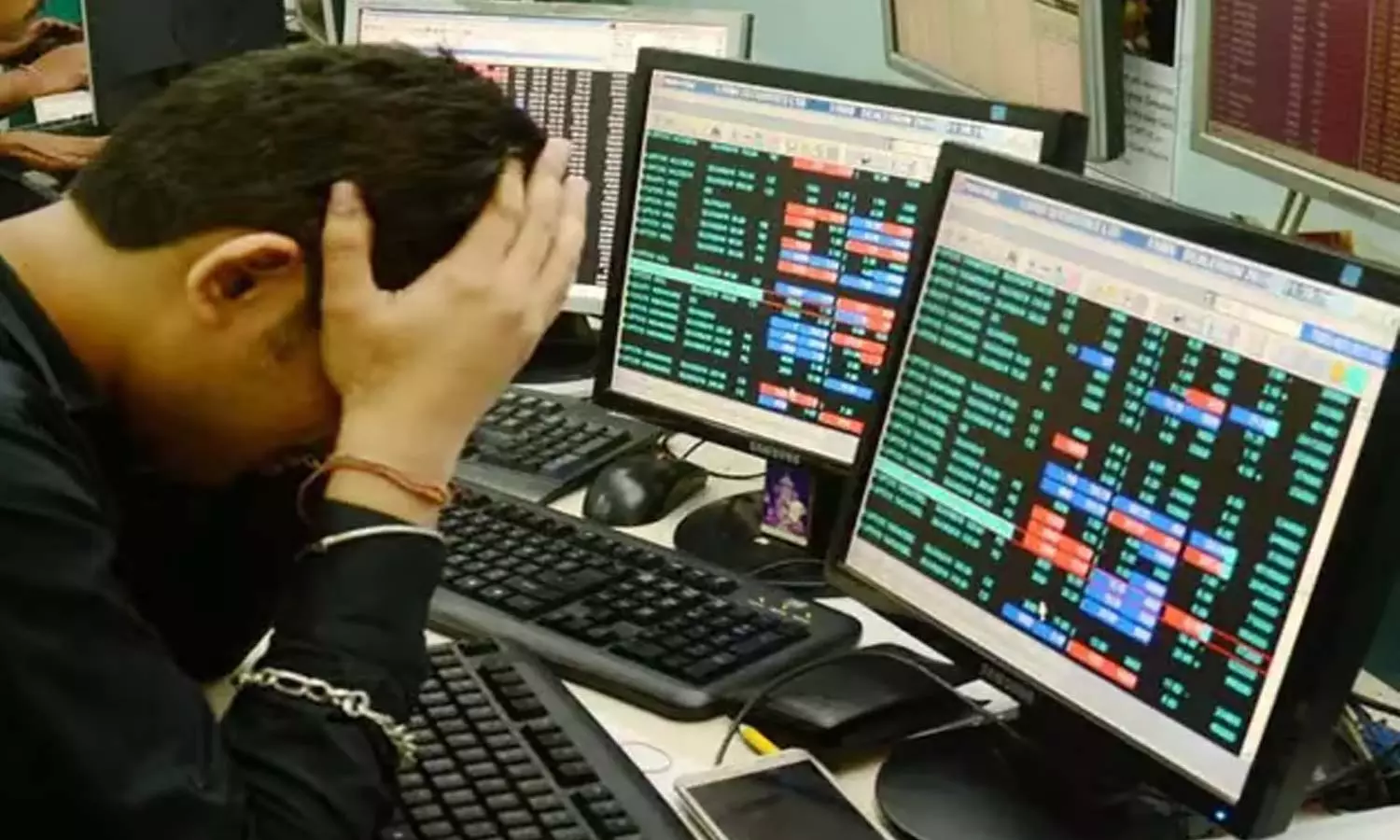 கடும் வீழ்ச்சியை சந்தித்த இந்திய பங்குச் சந்தைகள் கடும் வீழ்ச்சியை சந்தித்த இந்திய பங்குச் சந்தைகள்