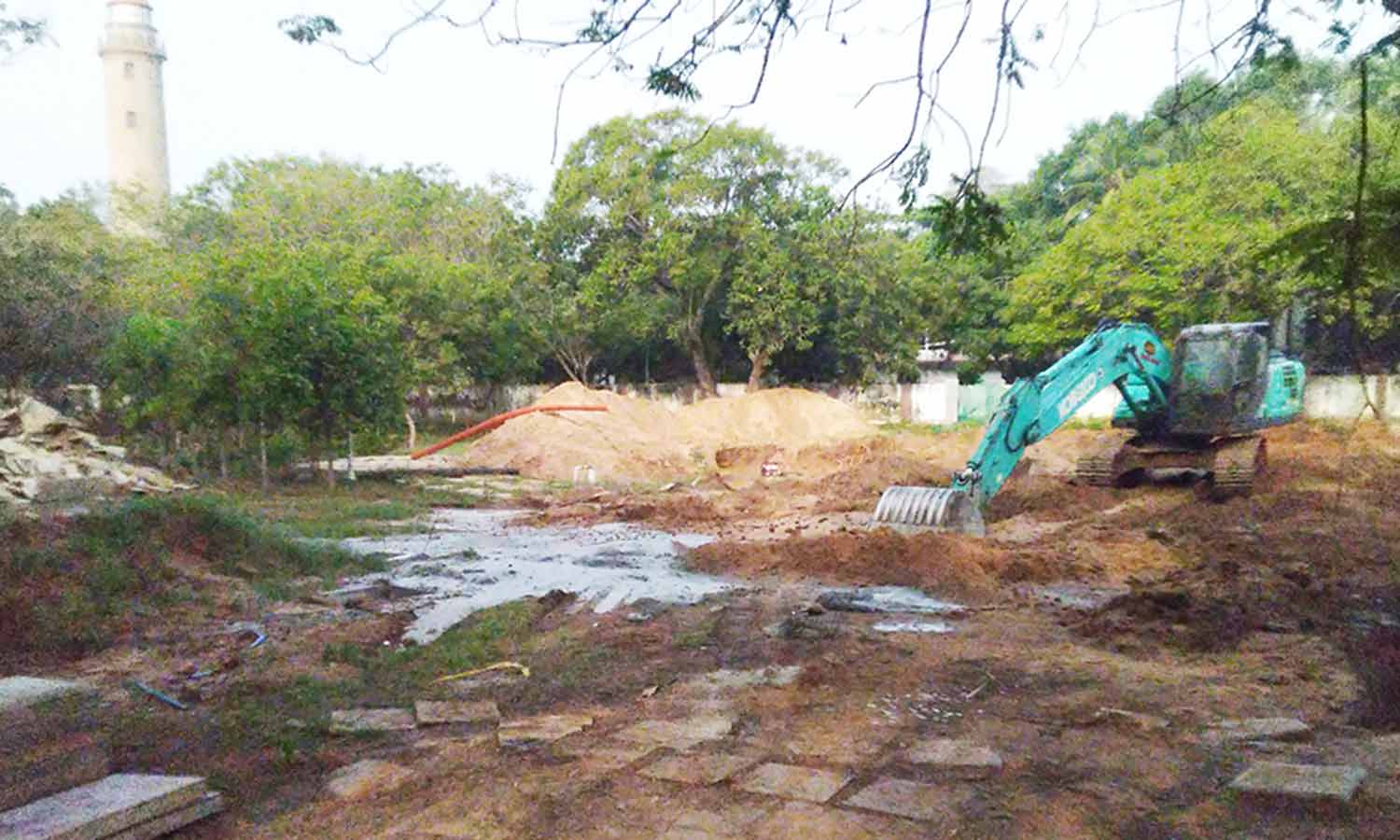 மரகத பூங்காவில் ஒளிரும் தோட்டம் பணி 'திடீர்' நிறுத்தம்