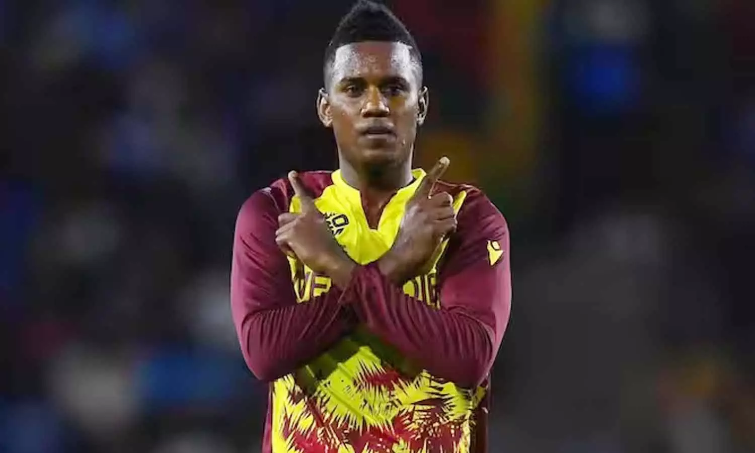 டி20 தரவரிசையில் முதல் இடம் பிடித்த முதல் வெஸ்ட் இண்டீஸ் வீரர்- வரலாற்று சாதனை படைத்த ஹோசின்