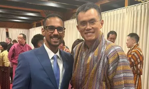 கொஞ்சம் விட்டா போதுமே.. செல்ஃபியை பதிவிட்ட இந்திய சி.இ.ஓ.வுக்கு மூஞ்சி காட்டிய Binance நிறுவனர்