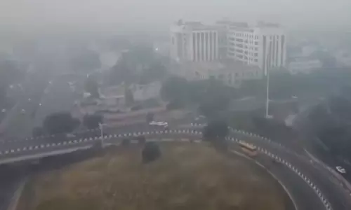 தொடர்ந்து அபாய நிலையில் நீடிக்கும் டெல்லி காற்று மாசு