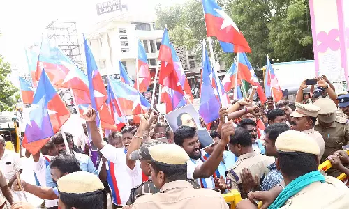 அமித்ஷாவை கண்டித்து விடுதலை சிறுத்தைகள் கட்சியினர் ரெயில் மறியல் முயற்சி- 100 பேர் கைது