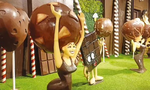 கிறிஸ்துமஸ், புத்தாண்டை வரவேற்கும் விதமாக ஊட்டியில் சாக்லெட் திருவிழா