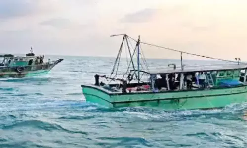 தடை நீக்கப்பட்டதால் 4 நாட்களுக்கு பின் கடலுக்கு புறப்பட்ட மண்டபம் மீனவர்கள்