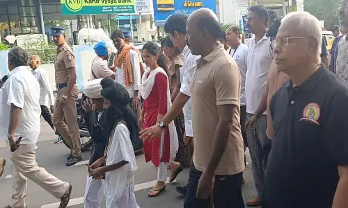 புத்தக வாசிப்பின் முக்கியத்துவம் குறித்து விழிப்புணர்வு பேரணி- 500க்கும் மேற்பட்ட மாணவர்கள் பங்கேற்பு