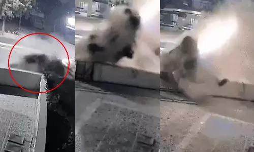 வீடியோ... 8 முறை பல்டி அடித்த சொகுசு கார்: காயமின்றி உயிர் தப்பிய 5 பேர், அதன்பின் கேட்டதுதான் ஹைலைட்...!