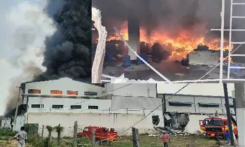 பனியன் ஆடைகளை அனுப்பும் திருப்பூர் கொரியர் நிறுவனத்தில் தீ விபத்து
