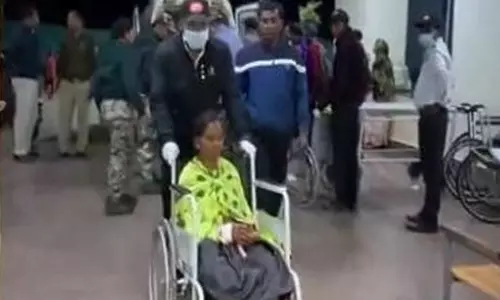 சரக்கு வாகனம் கவிழ்ந்ததால் விபத்து.. 5 பேர் உயிரிழப்பு