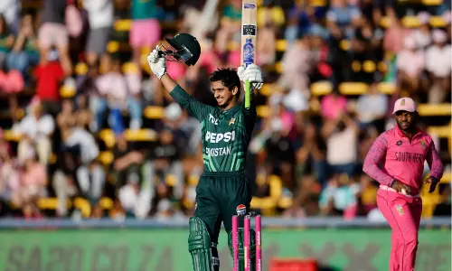 சயீம் அயூப் சதம்: தென் ஆப்பிரிக்கா வெற்றி பெற 309 ரன்களை இலக்காக நிர்ணயித்தது பாகிஸ்தான்