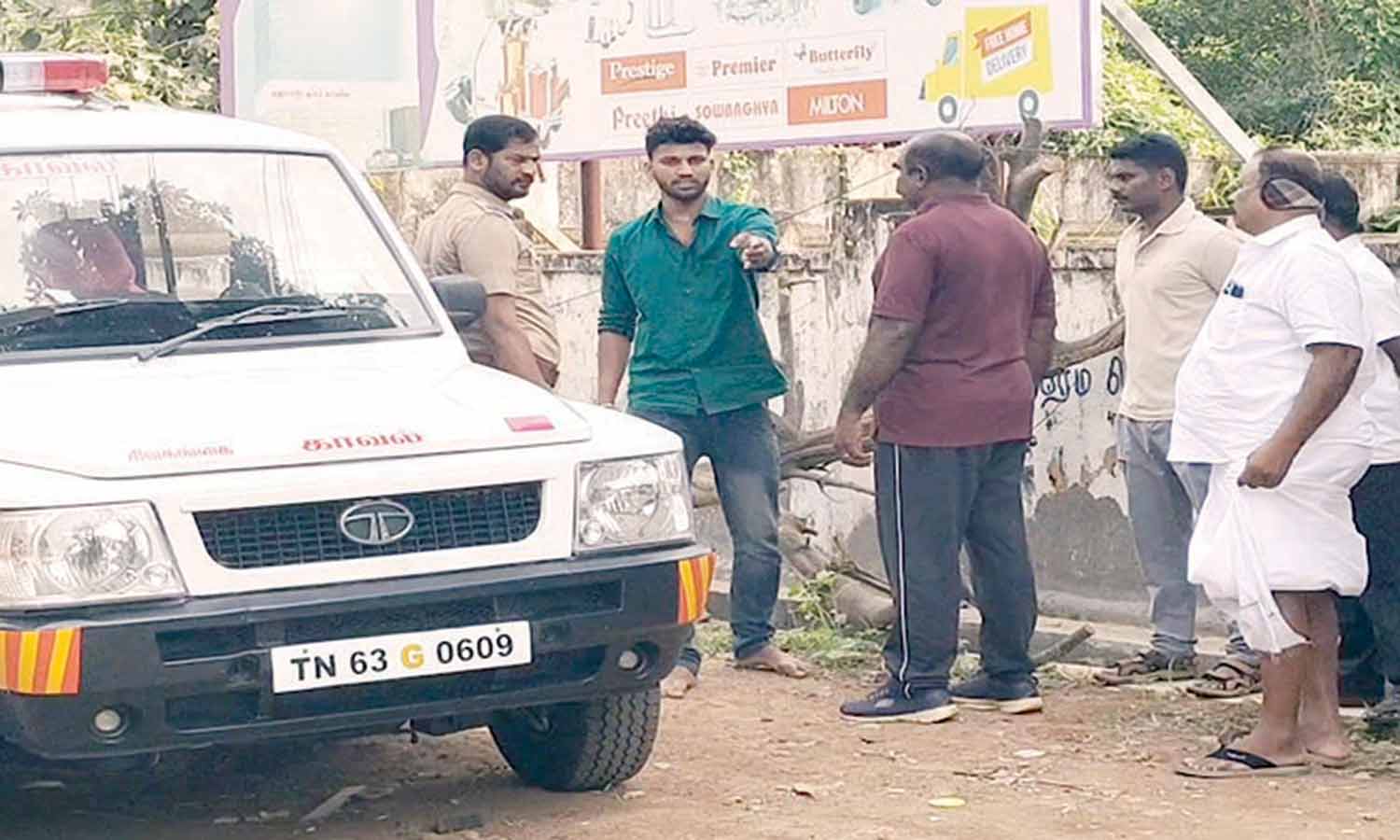 நெல் வியாபாரியிடம் ரூ.30 லட்சம் கொள்ளை- ஹெல்மெட் அணிந்து வந்த மர்ம நபர்கள் கைவரிசை