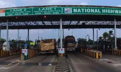 கடலூர்-சிதம்பரம் இடையே தனியார் பஸ்கள் ஓடவில்லை: கிராம மக்கள் முற்றுகை போராட்டம்