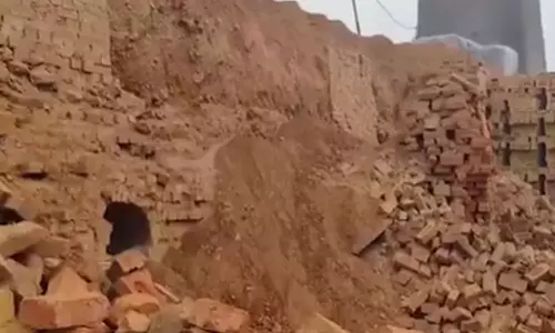 செங்கல் சூளை சுவர் இடிந்து விழுந்ததில் 4 குழந்தைகள் பலி