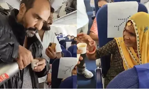 நடுவானில் இண்டிகோ விமானத்தில் தேநீர் விநியோகம் செய்த பயணி - வைரல் வீடியோ