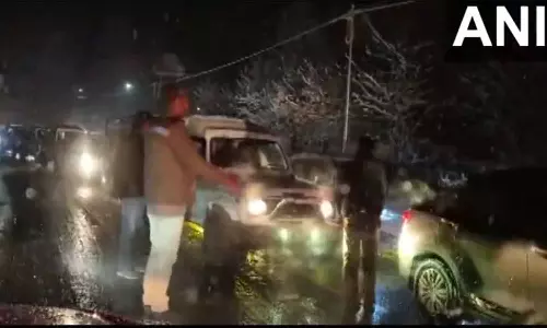 இமாச்சல பிரதேசத்தில் கடும் பனிப்பொழிவு- போக்குவரத்து பாதிப்பு