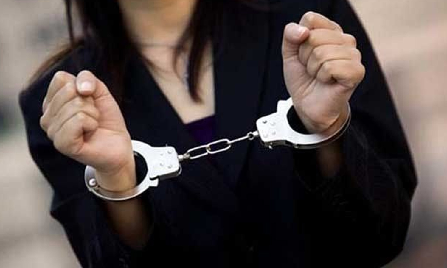 ஆன்லைன் 'மேட்ரிமோனி' மூலம் 3 பேரை ஏமாற்றி திருமணம்-  ரூ.1.21 கோடி மோசடி செய்த இளம்பெண் கைது