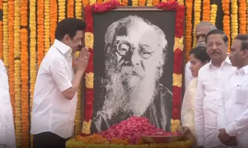 51-வது நினைவு நாள்: பெரியார் சிலைக்கு முதலமைச்சர் மரியாதை