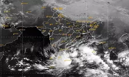 டெல்டா மாவட்டங்களில் கரையை கடக்கும் ஆழ்ந்த காற்றழுத்த தாழ்வு பகுதி: 26, 27-ந்தேதிகளில் மழைக்கு வாய்ப்பு