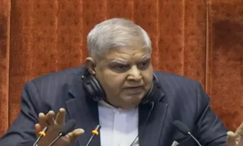 ஆபரேஷனுக்கு உதவுமா காய்கறி வெட்டும் கத்தி: நம்பிக்கையில்லா தீர்மானம் குறித்து ஜெகதீப் தன்கர்