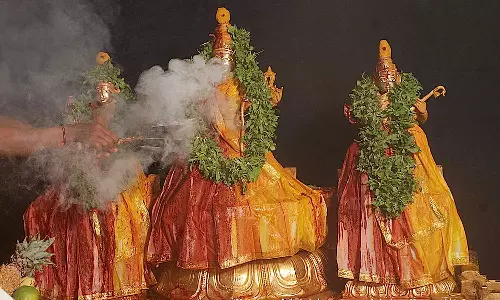 எளிய முறை பூைஜ - தூபம், தீபம்