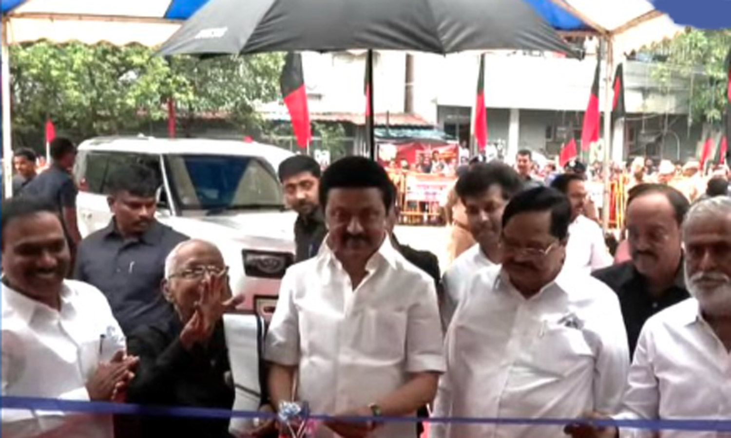 பெரியார் பகுத்தறிவு எணினி நூலகத்தை திறந்து வைத்தார் முதலமைச்சர்