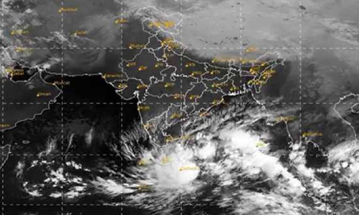 டெல்டா மாவட்டங்களில் கரையை கடக்கும் ஆழ்ந்த காற்றழுத்த தாழ்வு பகுதி: 26, 27-ந்தேதிகளில் மழைக்கு வாய்ப்பு