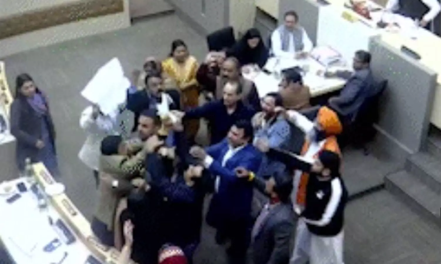 அமித் ஷா ராஜினாமா கோரி தீர்மானம்: போர்க்களமாக மாறிய சண்டிகர் மாநகராட்சி அமித் ஷா ராஜினாமா கோரி தீர்மானம்: போர்க்களமாக மாறிய சண்டிகர் மாநகராட்சி