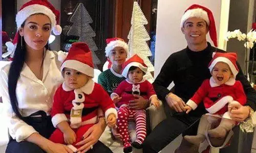 குடும்பத்துடன் கிறிஸ்துமஸ் கொண்டாடிய ரொனால்டோ