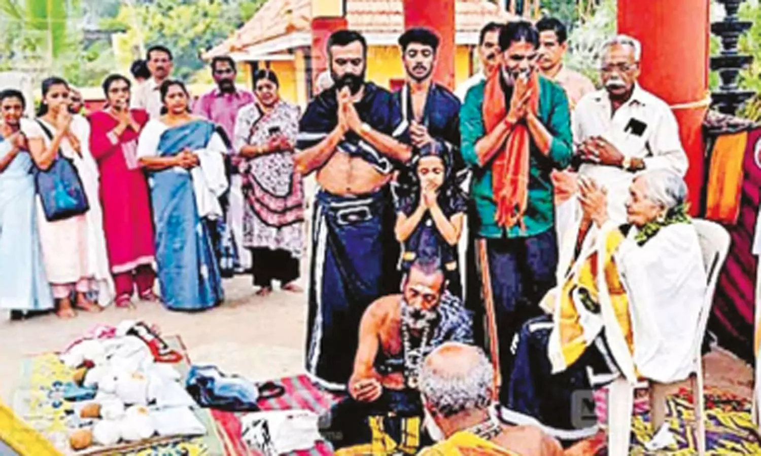 சபரிமலையில் தரிசனம் செய்ய இருமுடி கட்டி புறப்பட்ட 101 வயது மூதாட்டி சபரிமலையில் தரிசனம் செய்ய இருமுடி கட்டி புறப்பட்ட 101 வயது மூதாட்டி