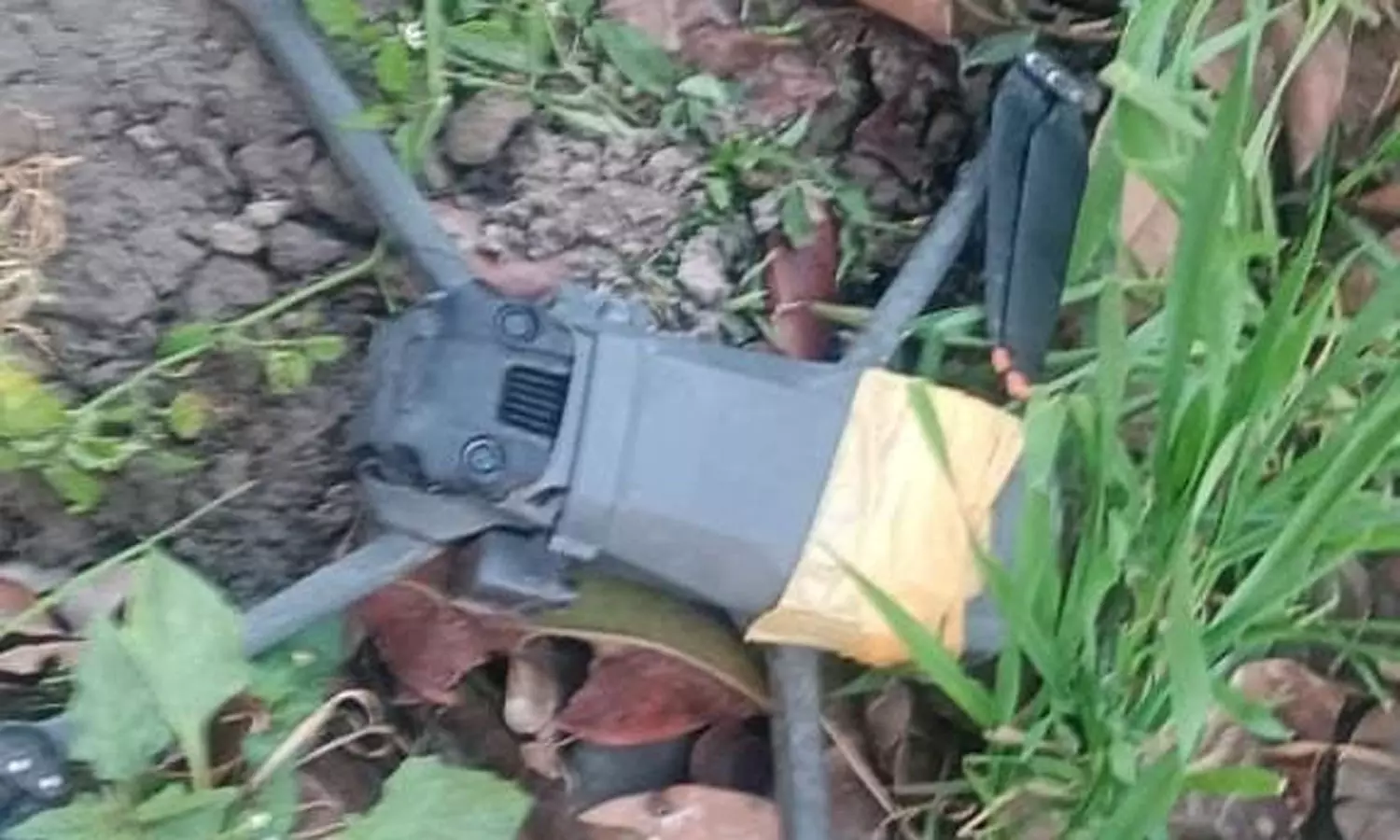 பஞ்சாப் எல்லையில் ஆளில்லா விமானம், போதைப் பொருள்கள் பறிமுதல்