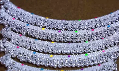பொங்கல் பண்டிகையையொட்டி வெள்ளி கொலுசு ஆர்டர்கள் வர தொடங்கின