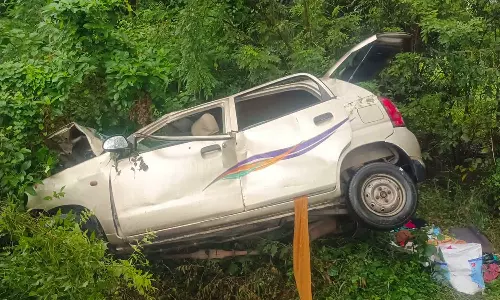 செங்கல்பட்டு அருகே விபத்து- கார்கள் நேருக்கு நேர் மோதி 3 பேர் பலி