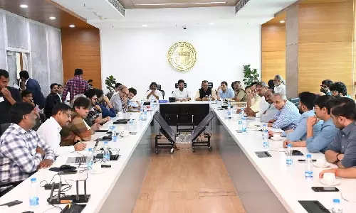 அல்லு அர்ஜூன் விவகாரம் - ரேவந்த் ரெட்டியுடன் தெலுங்கு திரையுலகினர் சந்திப்பு