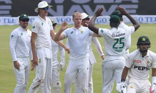 தென் ஆப்பிரிக்காவுக்கு எதிரான முதல் டெஸ்ட்: 211 ரன்னில் பாகிஸ்தான் ஆல் அவுட்