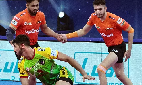 புரோ கபடி லீக்: மும்பையை வீழ்த்தி அரையிறுதிக்கு முன்னேறியது பாட்னா பைரேட்ஸ்