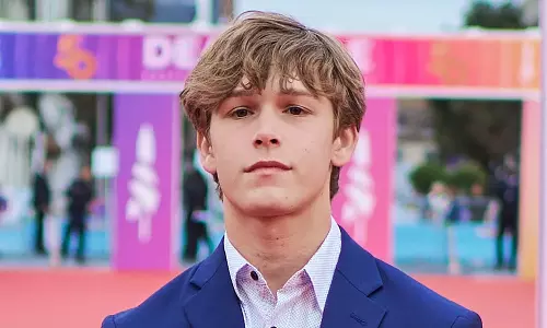 சாலை விபத்தில் 16 வயது ஹாலிவுட் நடிகர் பலி