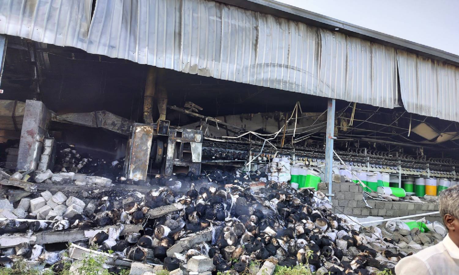 வெள்ளகோவில் அருகே இன்று காலை பஞ்சு மில்லில் பயங்கர தீ விபத்து