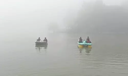 ஏற்காட்டில் சாரல் மழை- பனி மூட்டம்: சுற்றுலா பயணிகள் குவிந்தனர்