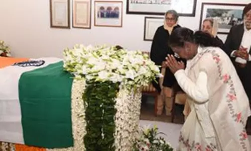 முன்னாள் பிரதமர் மன்மோகன் சிங் உடலுக்கு ஜனாதிபதி திரவுபதி முர்மு அஞ்சலி... லைவ் அப்டேட்ஸ்