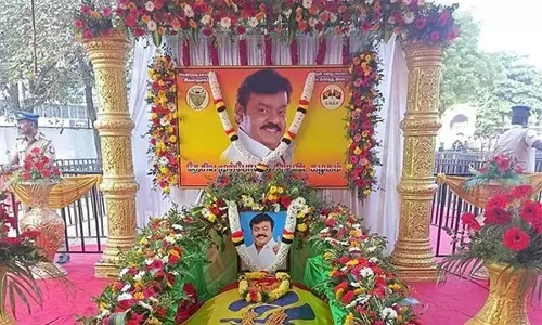 முதலாம் ஆண்டு குரு பூஜை- விஜயகாந்த் நினைவிடத்தில் நாளை 25  ஆயிரம் பேருக்கு அன்னதானம்