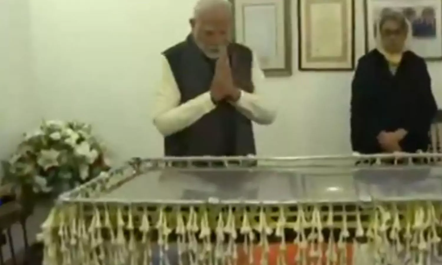 முன்னாள் பிரதமர் மன்மோகன் சிங் உடலுக்கு பிரதமர்... ... முன்னாள் பிரதமர் மன்மோகன் சிங் உடலுக்கு ஜனாதிபதி திரவுபதி முர்மு அஞ்சலி... லைவ் அப்டேட்ஸ்