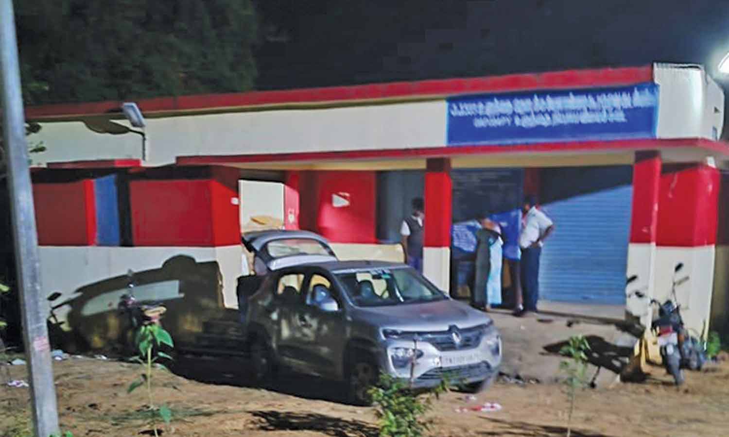 ரேசன் கடையில் இருந்து மூட்டை, மூட்டையாக அரிசி-பொருட்கள் திருட்டு