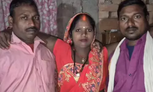 2 தாலி கட்டிக்கொண்டு 2 கணவர்களுடன் வாழும் பெண்